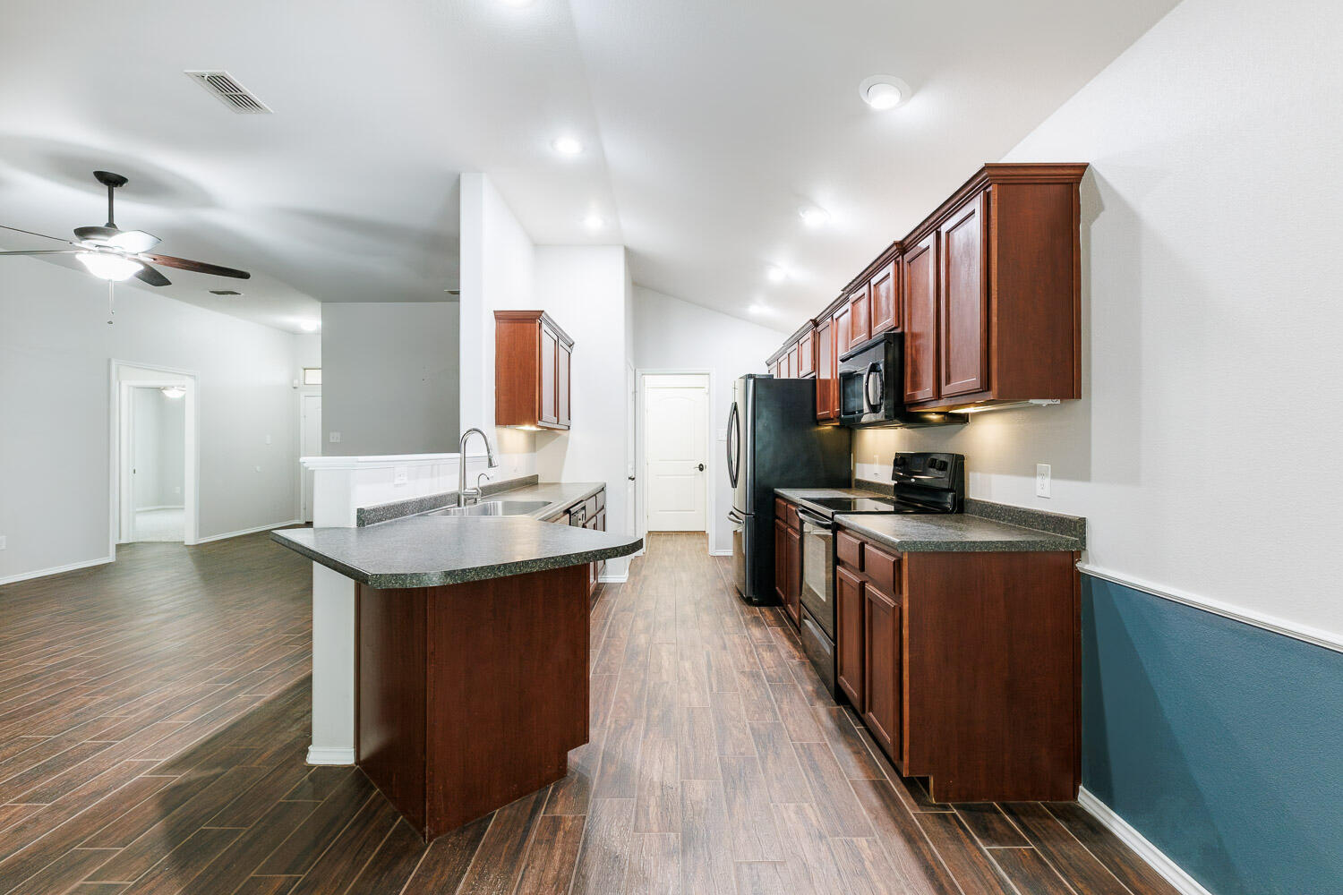 6933 35th Street Lubbock, TX 79407 - Photo 13 of 50 Kitchen
