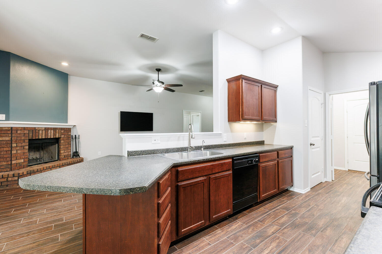 6933 35th Street Lubbock, TX 79407 - Photo 14 of 50 Kitchen