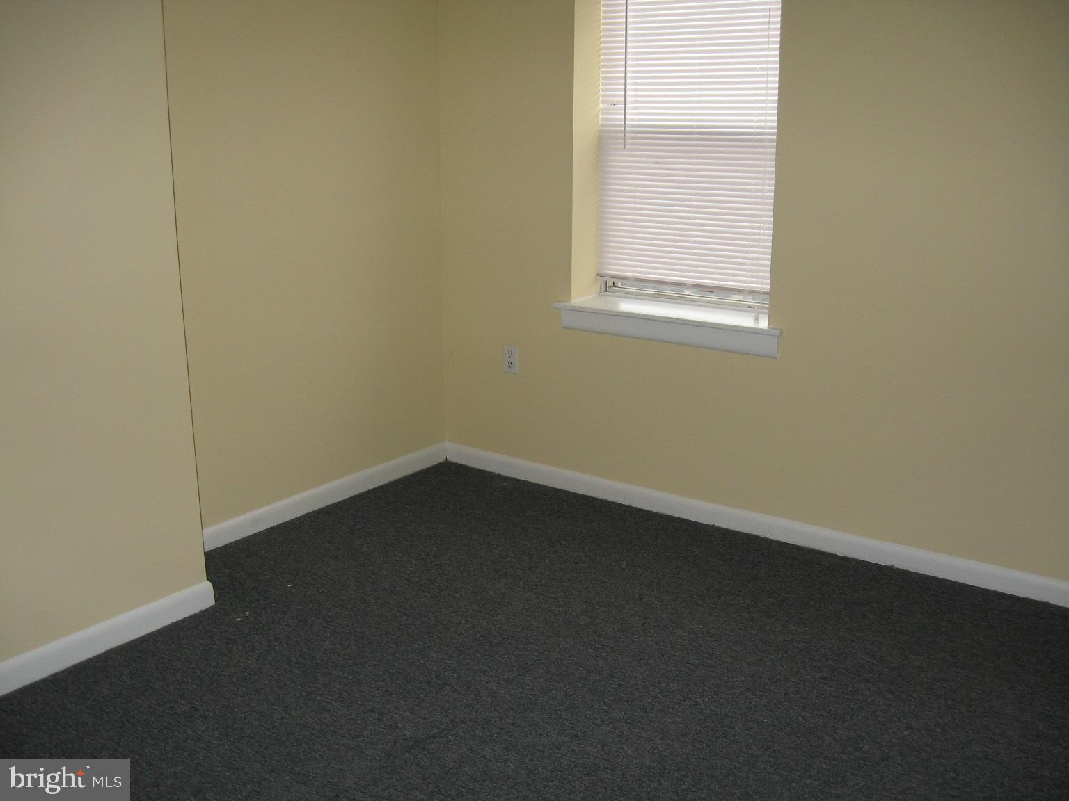 1048 South Street, Unit 3 Philadelphia, PA 19147 - Photo 4 of 9 an empty room with a window
