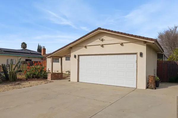 $357,900 | 741 West Holland Avenue, Clovis, CA 93612