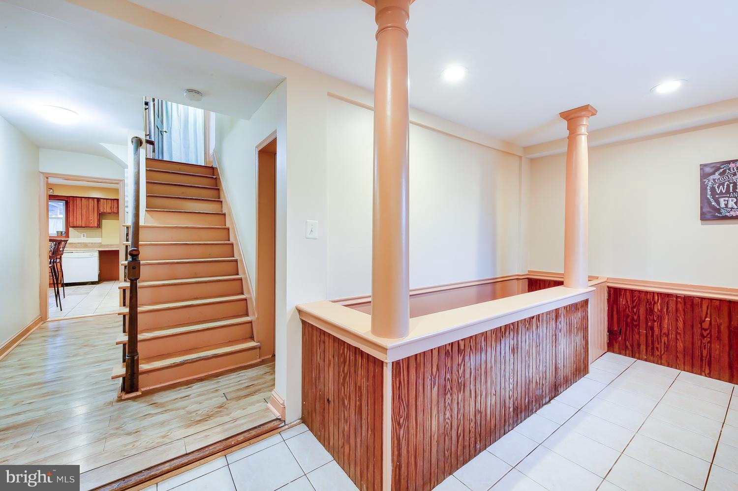 15829 Barnesville Road Boyds, MD 20841 - Photo 1 of 29 front entry hallway