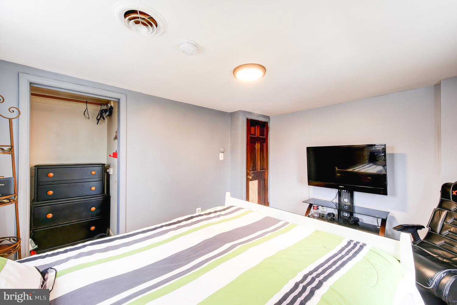 15829 Barnesville Road Boyds, MD 20841 - Photo 11 of 29 upper lvl Bedroom 1