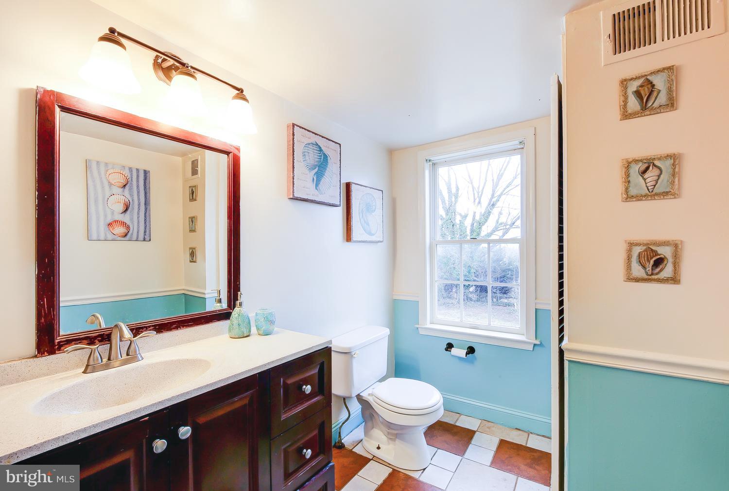 15829 Barnesville Road Boyds, MD 20841 - Photo 13 of 29 upper level Full Bath