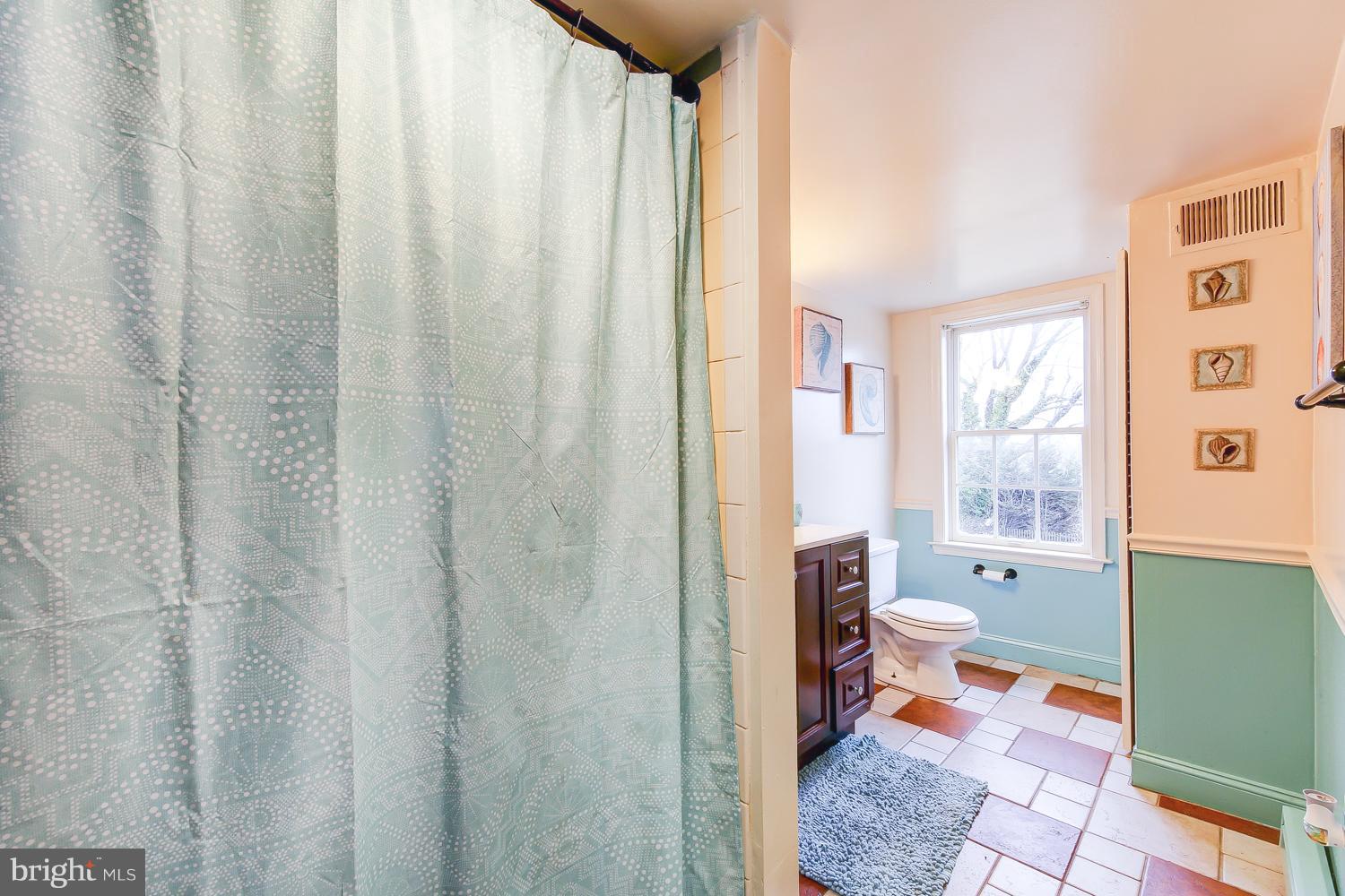 15829 Barnesville Road Boyds, MD 20841 - Photo 14 of 29 upper level Full Bath