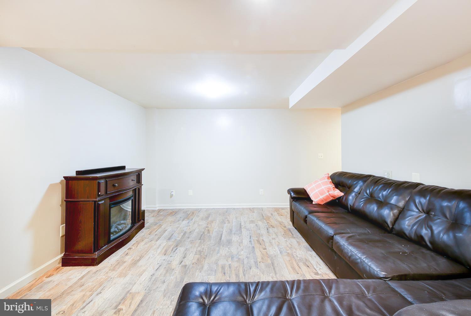 15829 Barnesville Road Boyds, MD 20841 - Photo 18 of 29 HUGE Basement