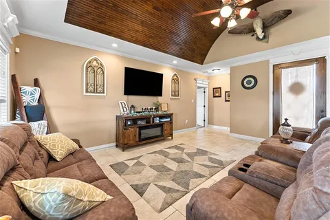 $235,000 | 104 Maple Street, Iowa, LA 70647