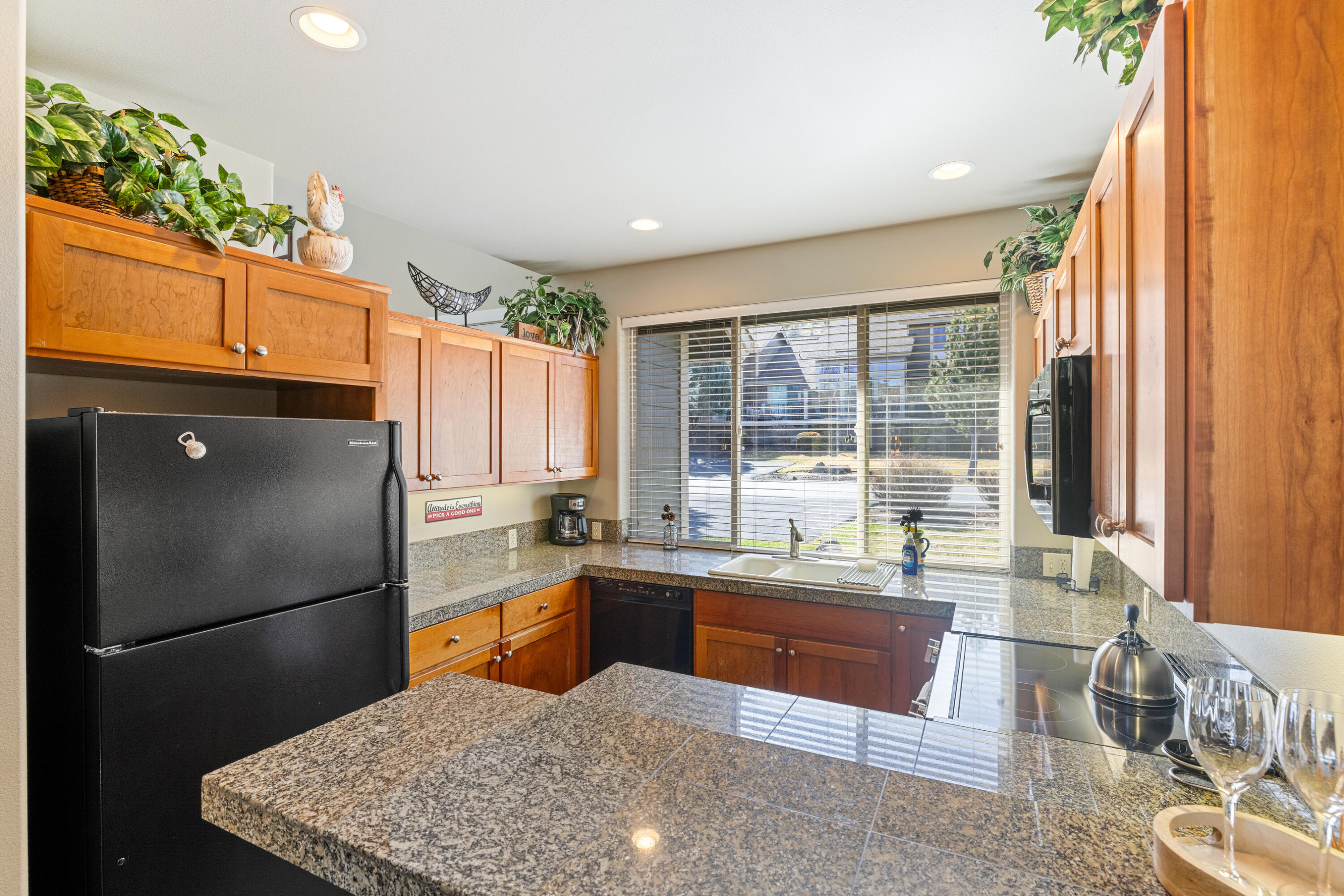 10674 Village Loop Redmond, OR 97756 - Photo 10 of 28 Kitchen