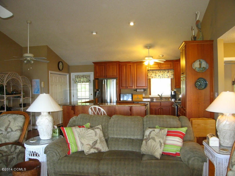 130 Thurman Road Beaufort, NC 28516 - Photo 11 of 49 Living Area