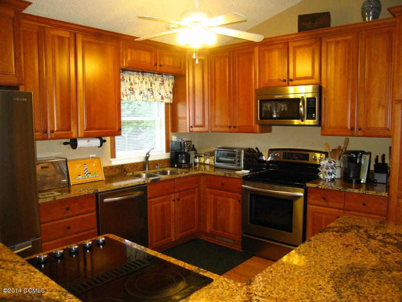 130 Thurman Road Beaufort, NC 28516 - Photo 12 of 49 Kitchen