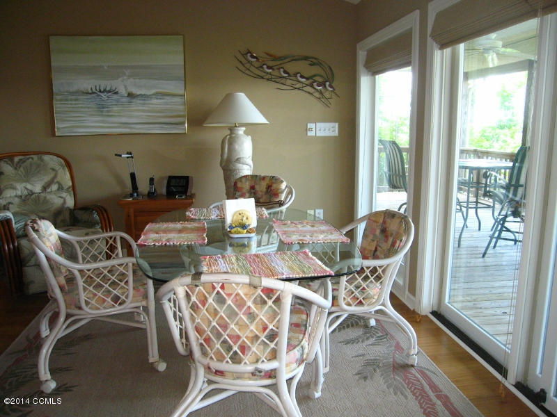 130 Thurman Road Beaufort, NC 28516 - Photo 9 of 49 Dining Area