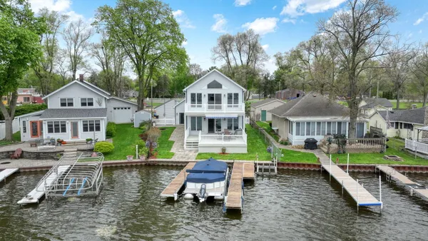 $599,000 | 217 North Lakeside Drive, Michigan Center, MI 49254