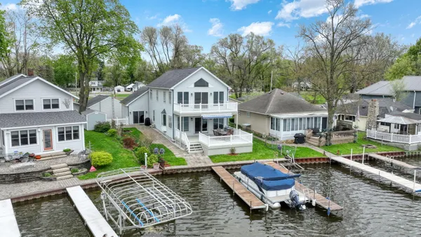 $599,000 | 217 North Lakeside Drive, Michigan Center, MI 49254