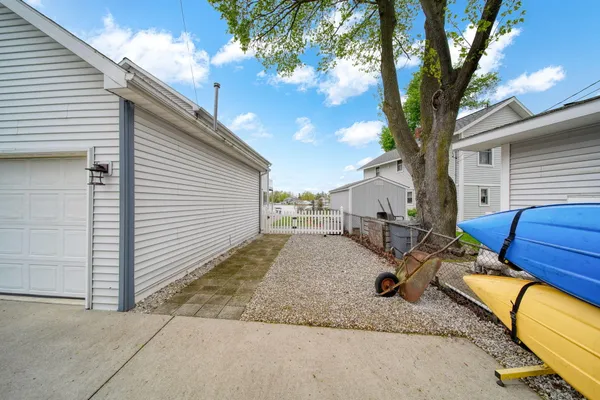 $599,000 | 217 North Lakeside Drive, Michigan Center, MI 49254