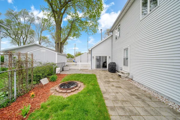 $599,000 | 217 North Lakeside Drive, Michigan Center, MI 49254