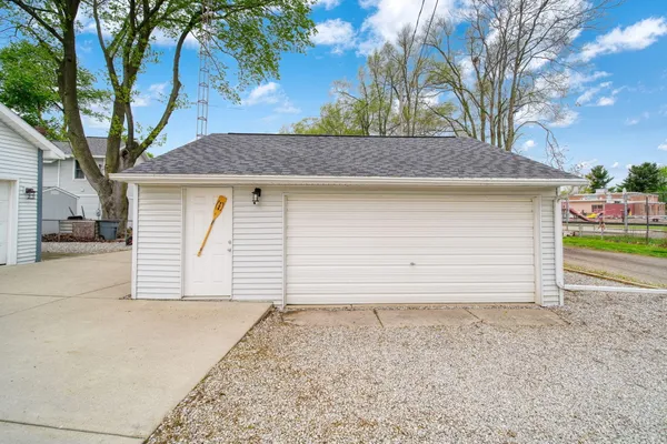 $599,000 | 217 North Lakeside Drive, Michigan Center, MI 49254
