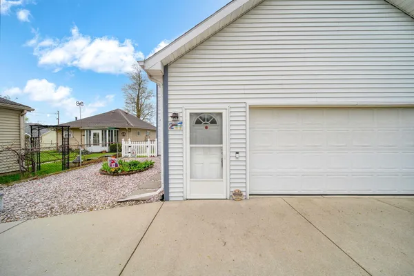 $599,000 | 217 North Lakeside Drive, Michigan Center, MI 49254
