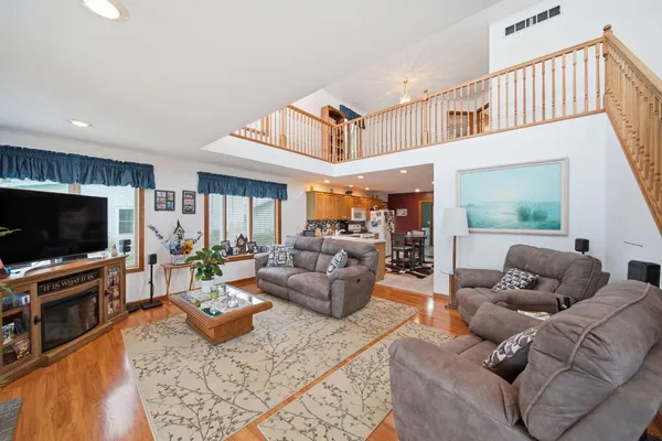 $599,000 | 217 North Lakeside Drive, Michigan Center, MI 49254