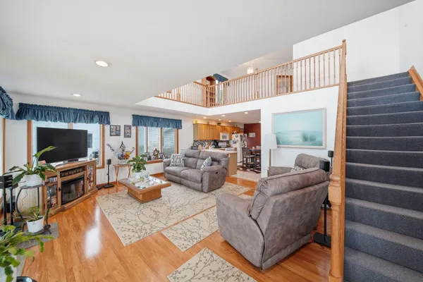 $599,000 | 217 North Lakeside Drive, Michigan Center, MI 49254