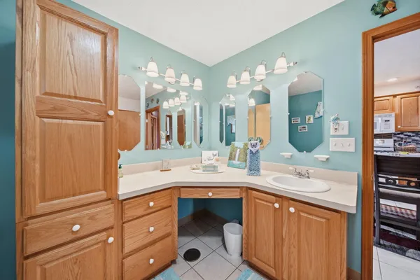 $599,000 | 217 North Lakeside Drive, Michigan Center, MI 49254