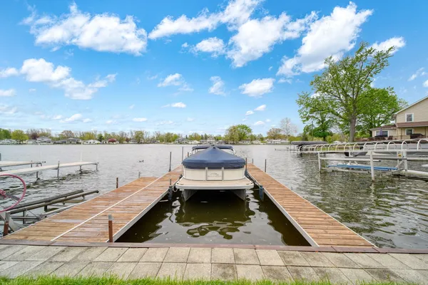 $599,000 | 217 North Lakeside Drive, Michigan Center, MI 49254