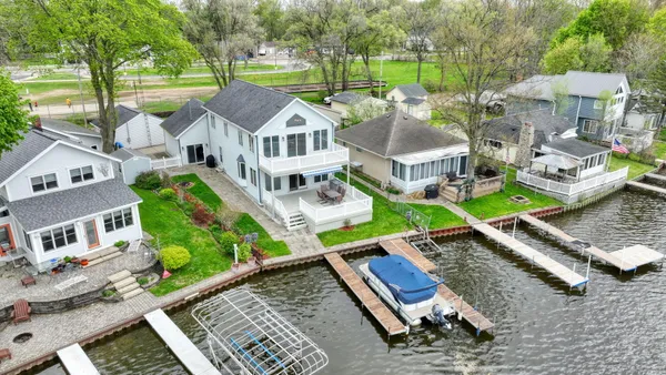 $599,000 | 217 North Lakeside Drive, Michigan Center, MI 49254