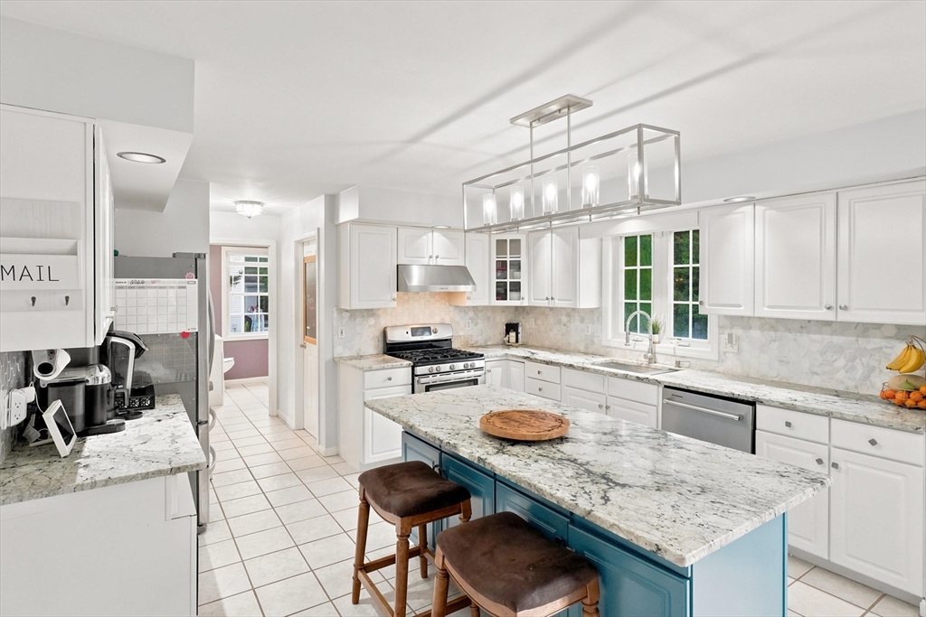 14 Bartlett Road Methuen, MA 01844 - Photo 2 of 42