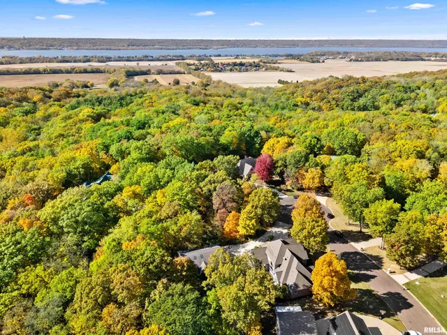 $865,000 | 215 Surrey Lane, East Peoria, IL 61611