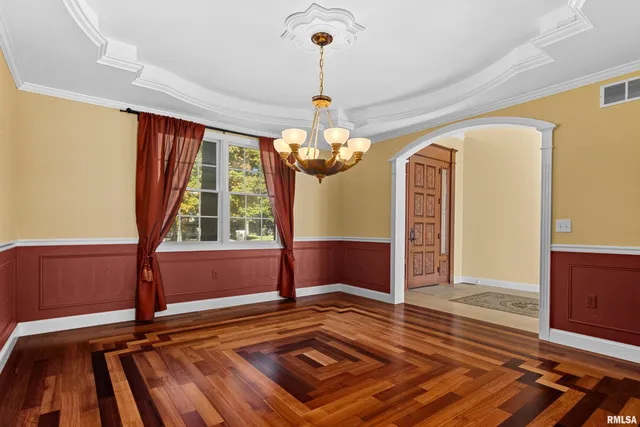 $865,000 | 215 Surrey Lane, East Peoria, IL 61611