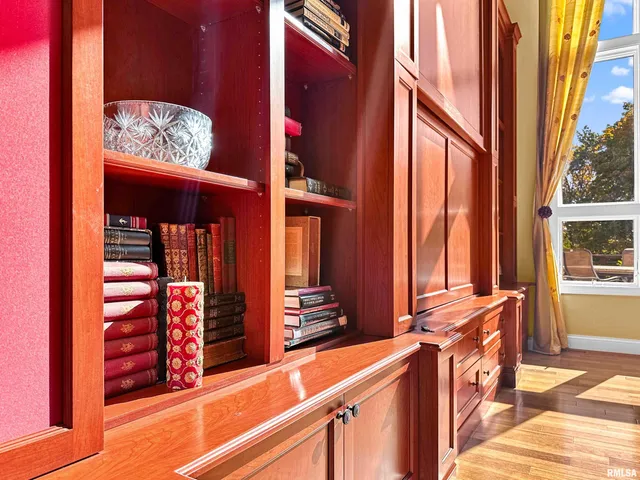 $865,000 | 215 Surrey Lane, East Peoria, IL 61611