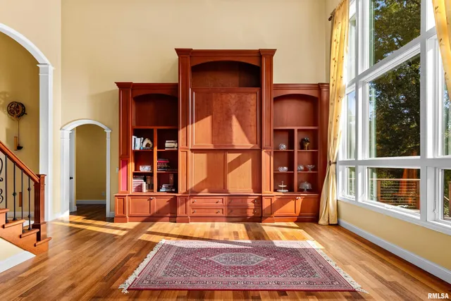 $865,000 | 215 Surrey Lane, East Peoria, IL 61611