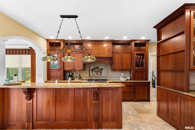 $865,000 | 215 Surrey Lane, East Peoria, IL 61611