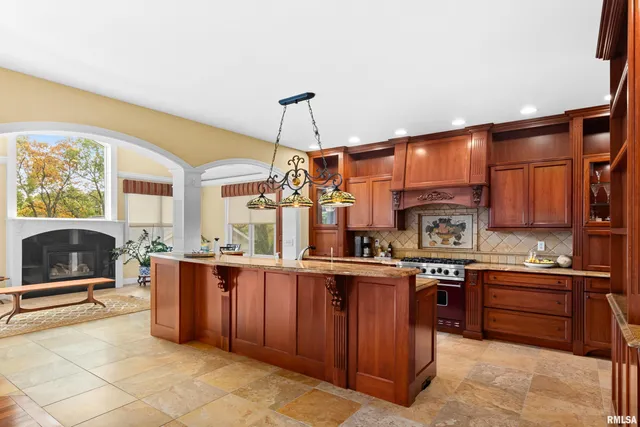 $865,000 | 215 Surrey Lane, East Peoria, IL 61611