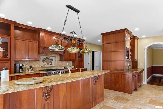 $865,000 | 215 Surrey Lane, East Peoria, IL 61611