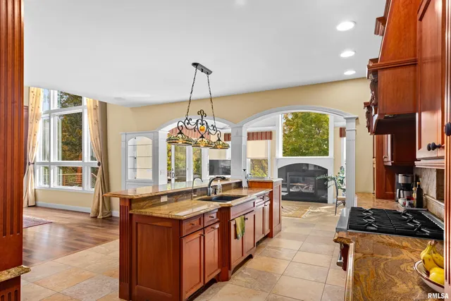 $865,000 | 215 Surrey Lane, East Peoria, IL 61611