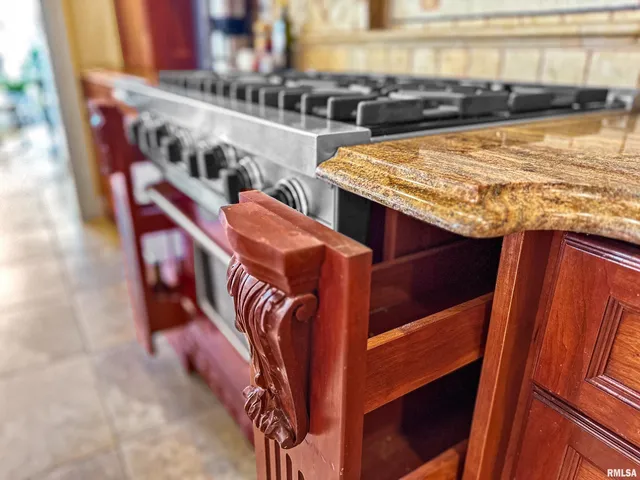 $865,000 | 215 Surrey Lane, East Peoria, IL 61611