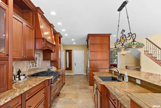 $865,000 | 215 Surrey Lane, East Peoria, IL 61611