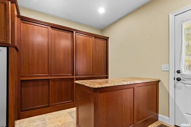 $865,000 | 215 Surrey Lane, East Peoria, IL 61611