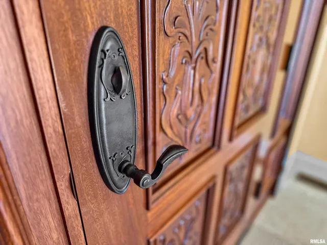 $865,000 | 215 Surrey Lane, East Peoria, IL 61611