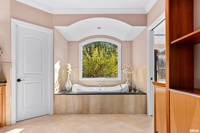 $865,000 | 215 Surrey Lane, East Peoria, IL 61611