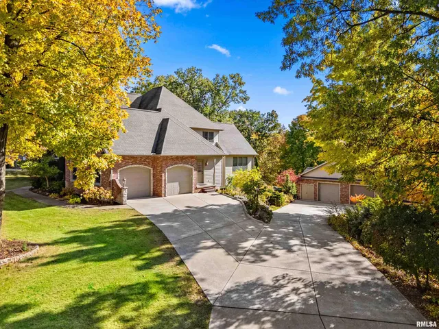 $865,000 | 215 Surrey Lane, East Peoria, IL 61611