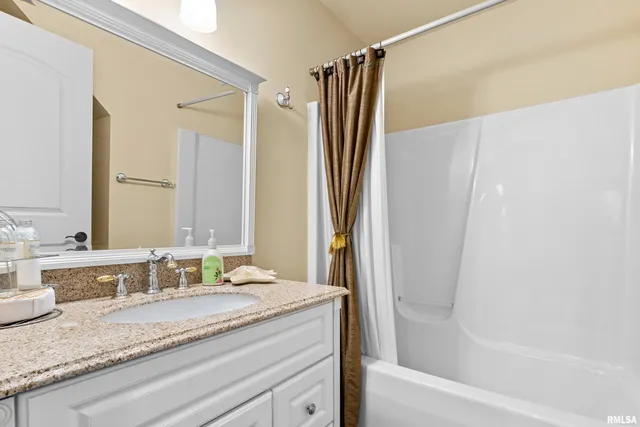 $865,000 | 215 Surrey Lane, East Peoria, IL 61611