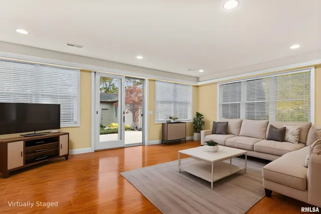 $865,000 | 215 Surrey Lane, East Peoria, IL 61611