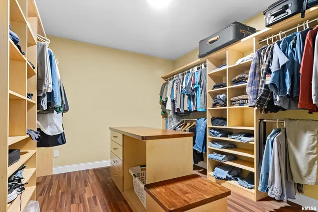 $865,000 | 215 Surrey Lane, East Peoria, IL 61611