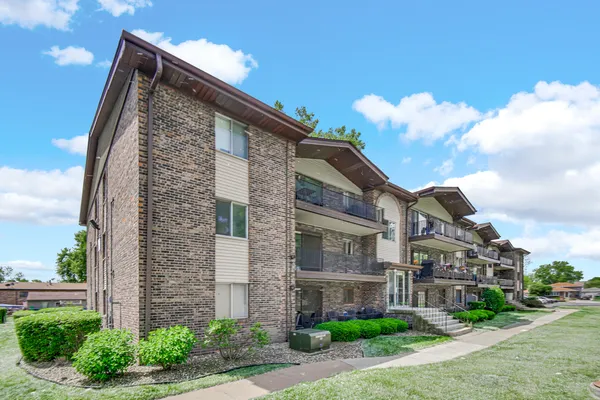 $163,000 | 13540 Lawler Avenue, Unit 77, Crestwood, IL 60418