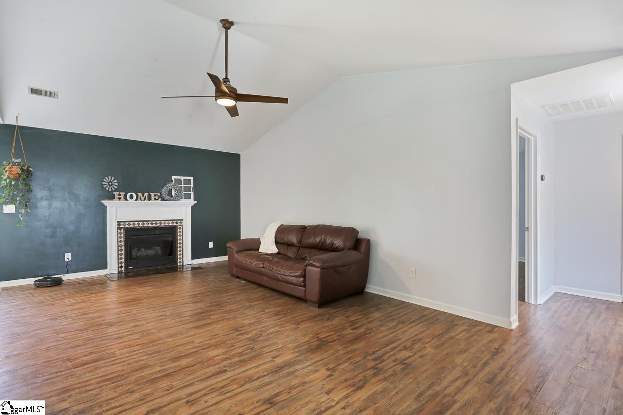432 Longspur Court Duncan, SC 29334 - Photo 3 of 28