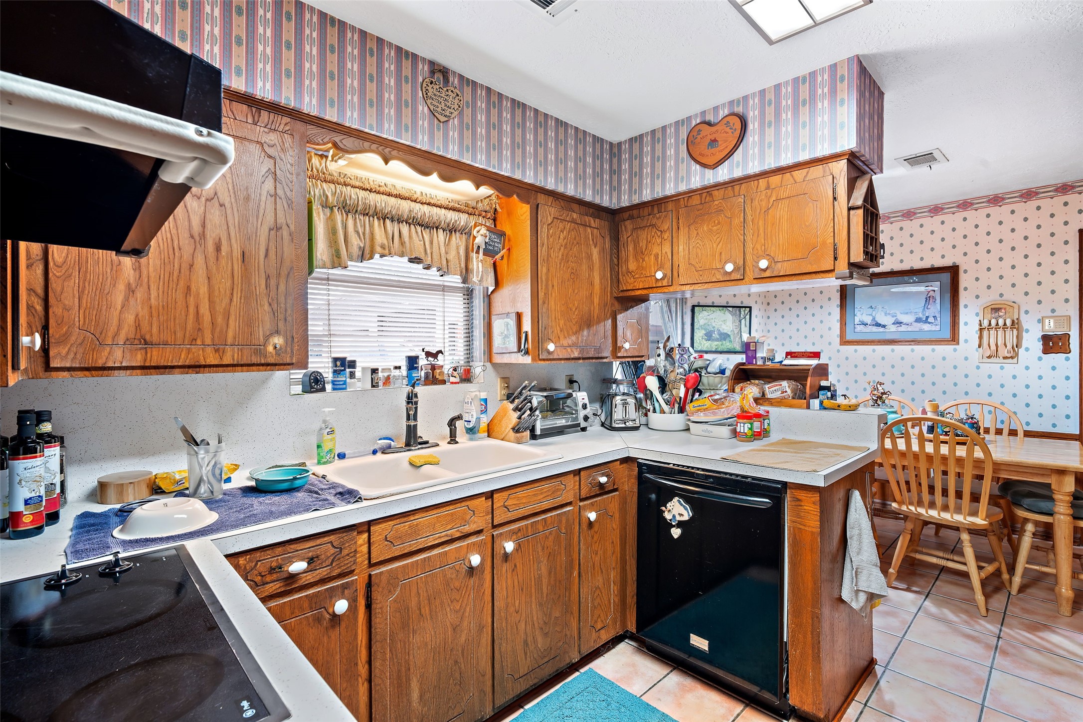 7438 Wright Road Houston, TX 77041 - Photo 15 of 50 The kitchen and the breakfast room.