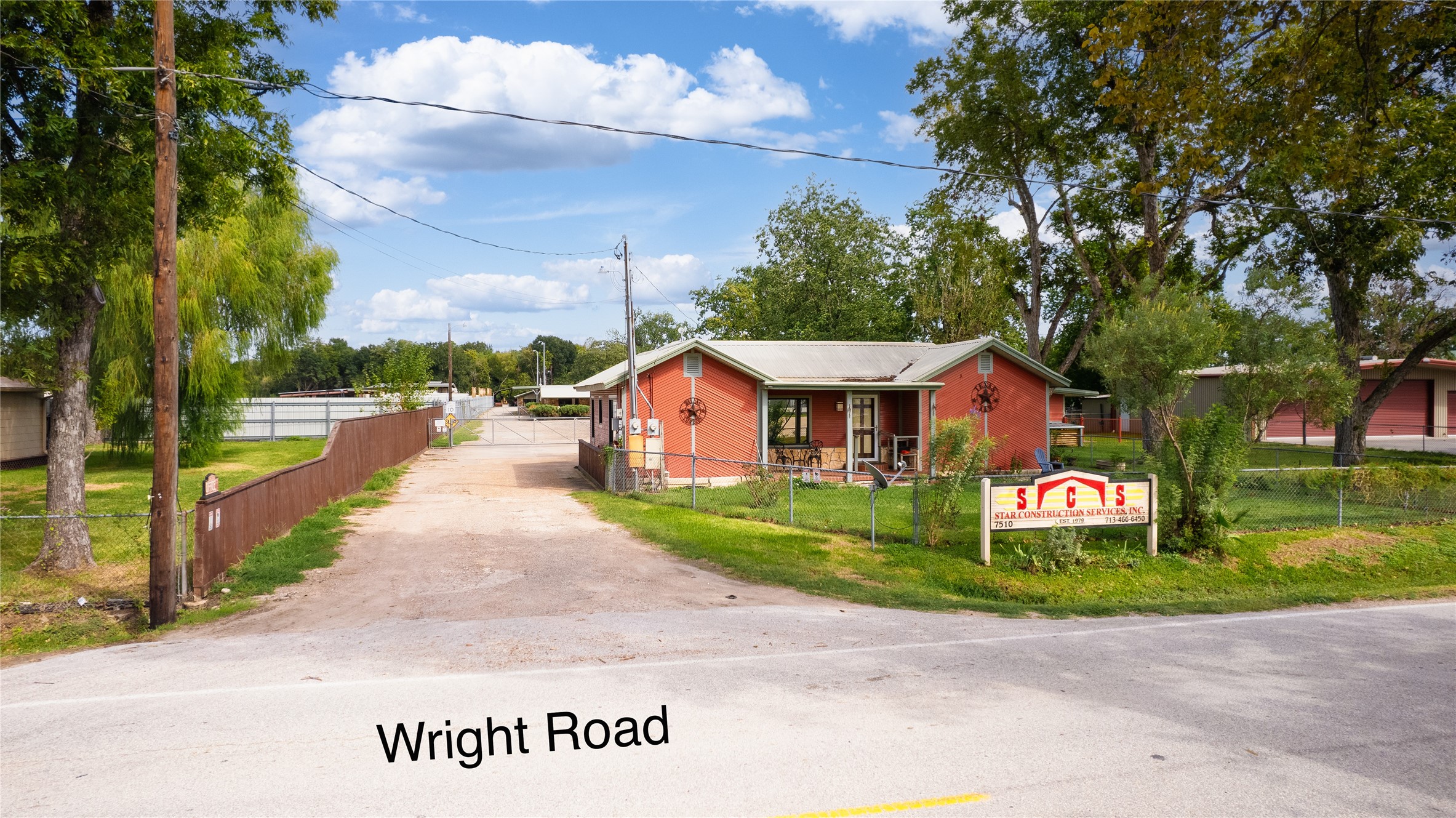 7438 Wright Road Houston, TX 77041 - Photo 19 of 50 The guest house with the entrance to the business.