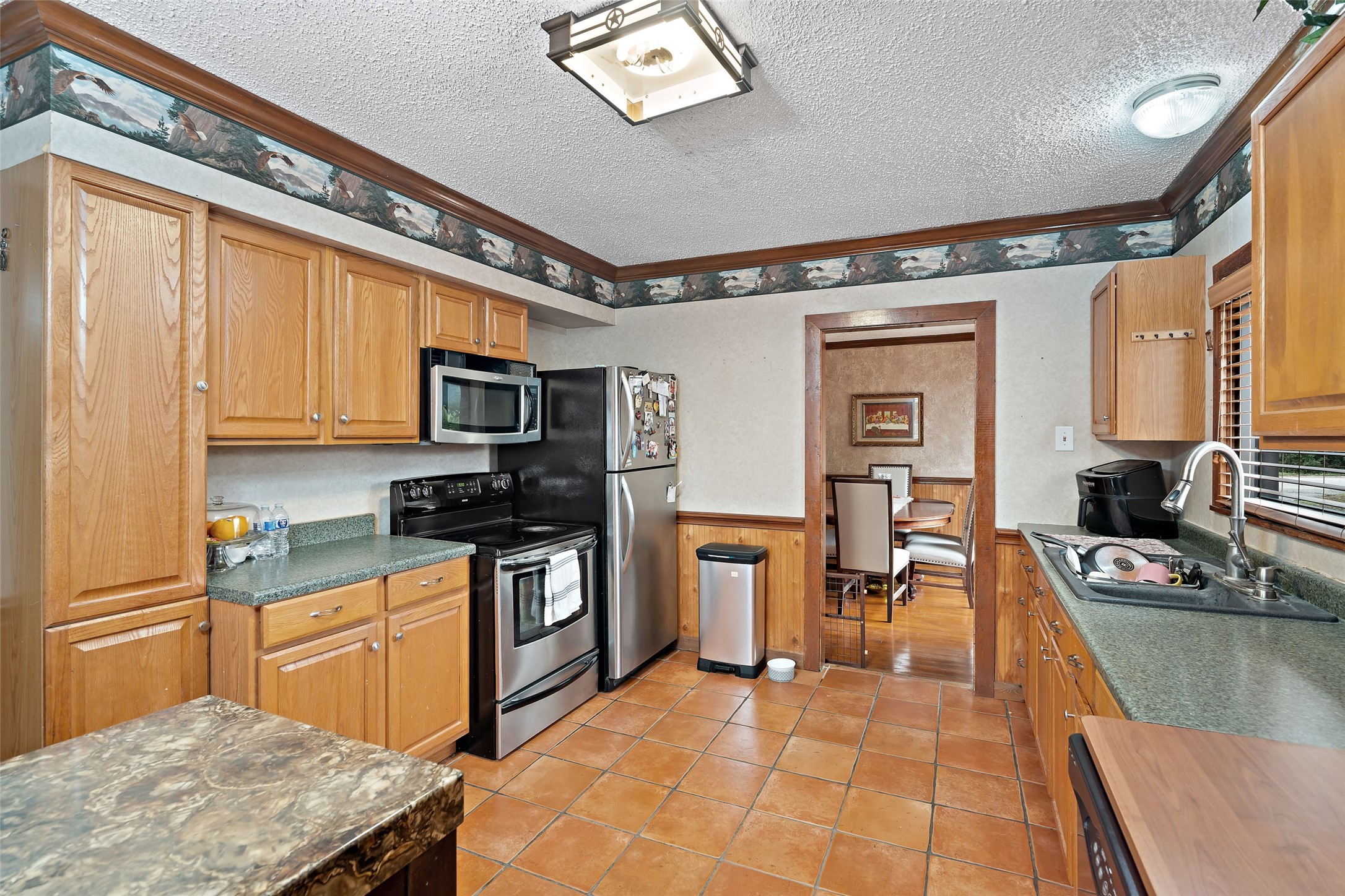 7438 Wright Road Houston, TX 77041 - Photo 22 of 50 The kitchen and dining room in the guest house.
