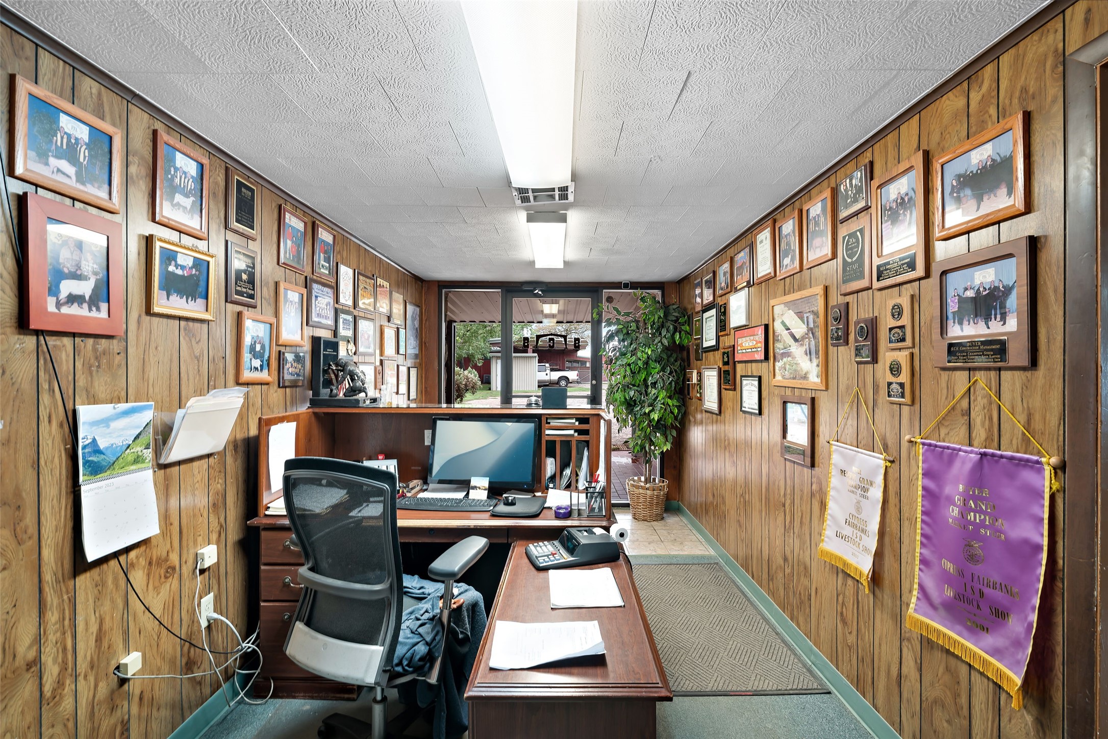 7438 Wright Road Houston, TX 77041 - Photo 39 of 50 Looking back at the front entryway from the reception area.