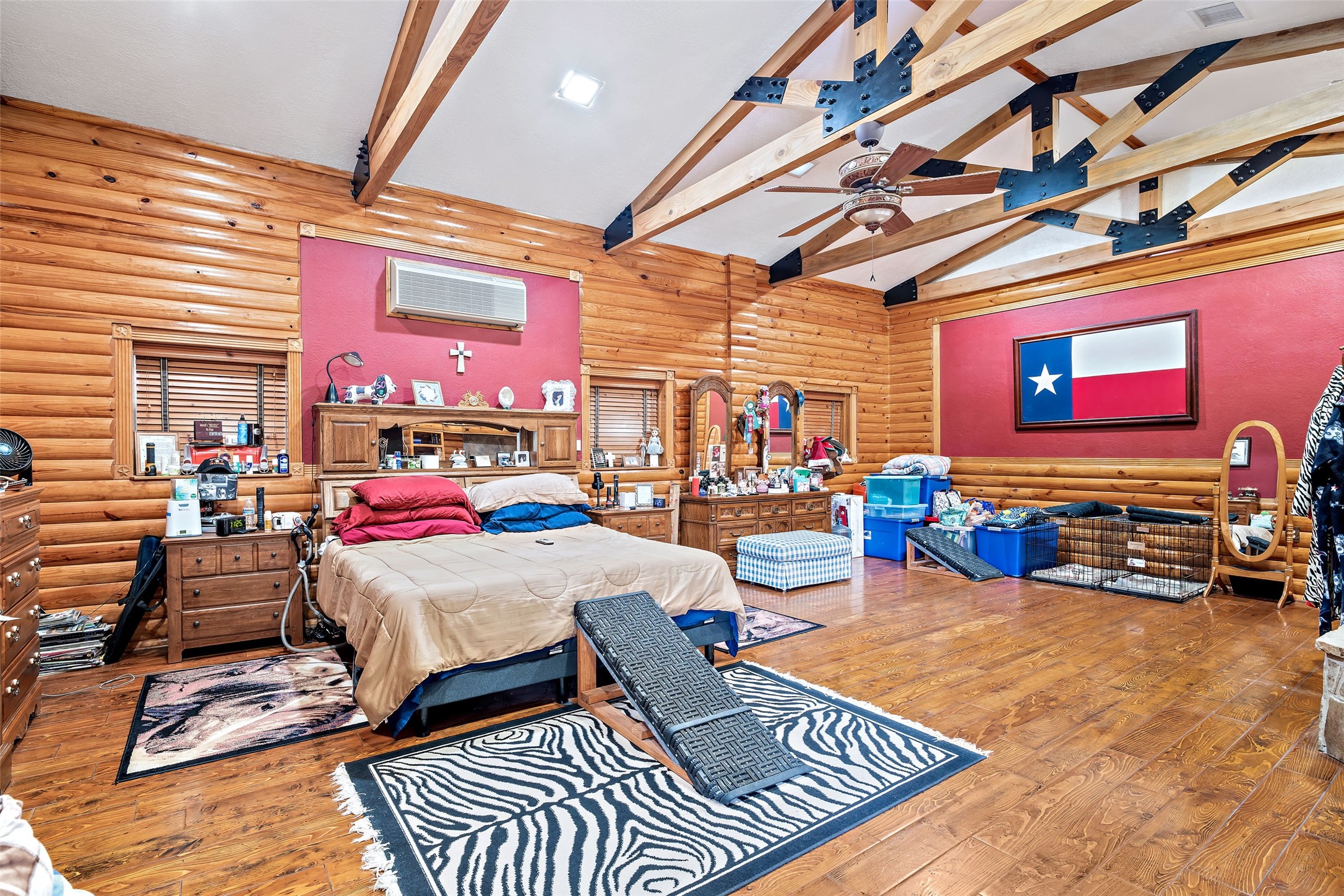 7438 Wright Road Houston, TX 77041 - Photo 9 of 50 Look at the size of the primary bedroom. Look at details in the ceilings and walls.